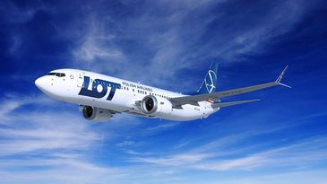LOT Polish Airlines Boeing 737 MAX 8